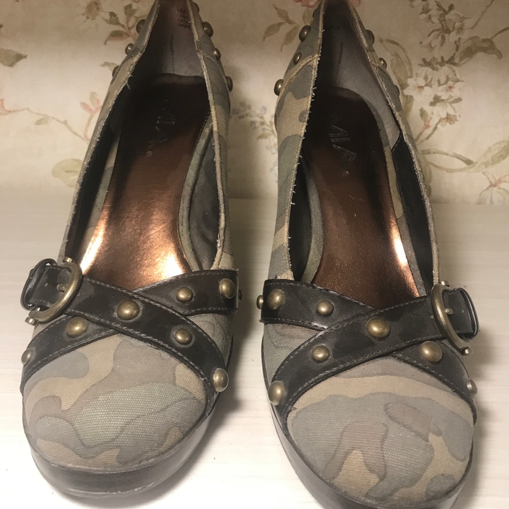 MIA camouflaged heel with rivets